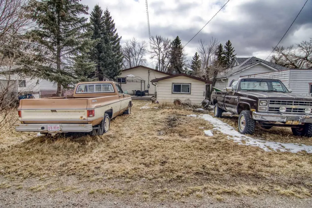 130 3rd Avenue E Rockyford AB T0J 2R0