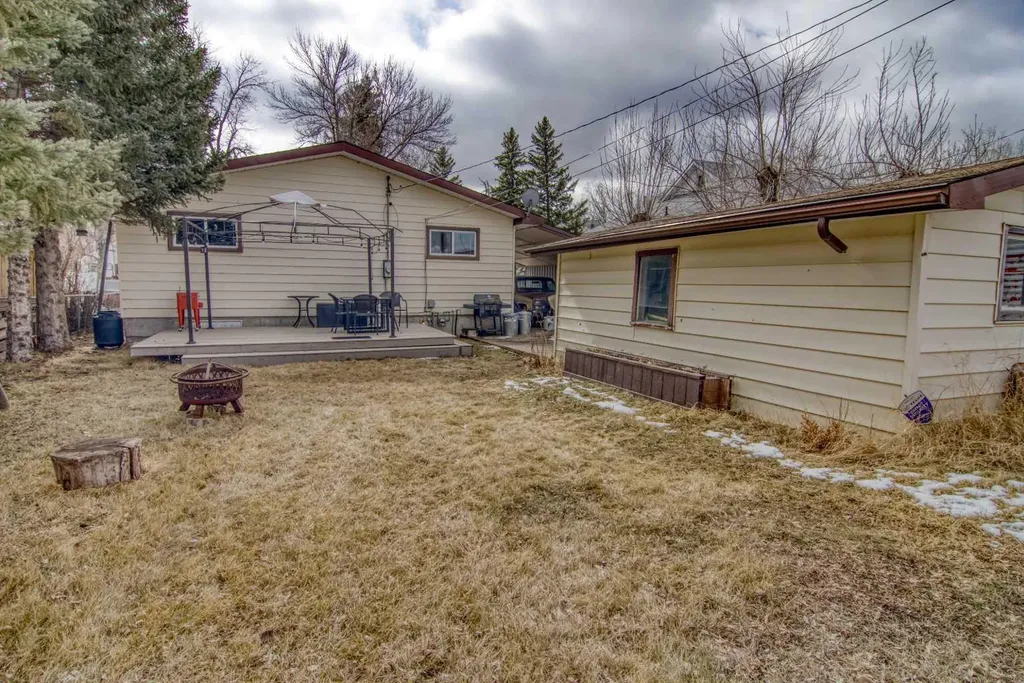 130 3rd Avenue E Rockyford AB T0J 2R0