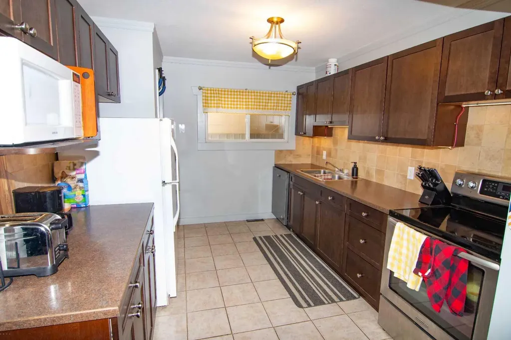 130 3rd Avenue E Rockyford AB T0J 2R0