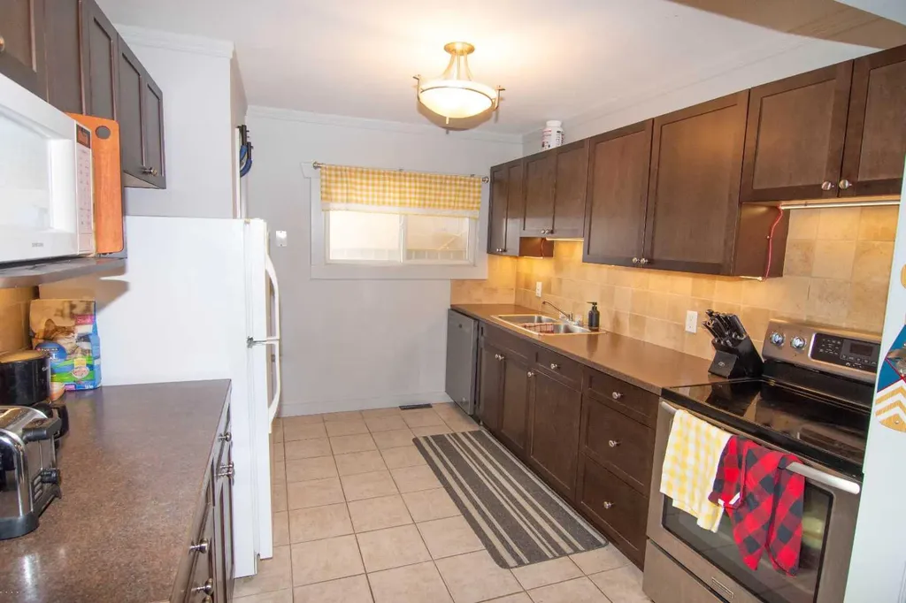 130 3rd Avenue E Rockyford AB T0J 2R0
