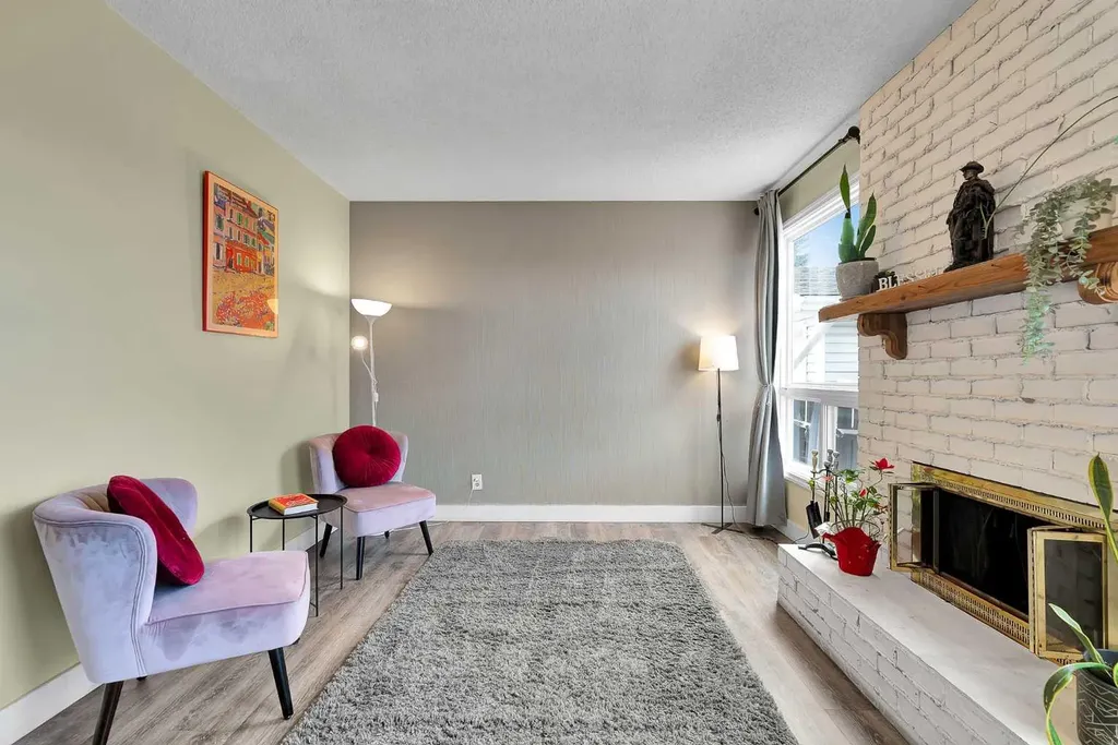 44 Strathclair Rise SW Calgary AB T3H 1G4