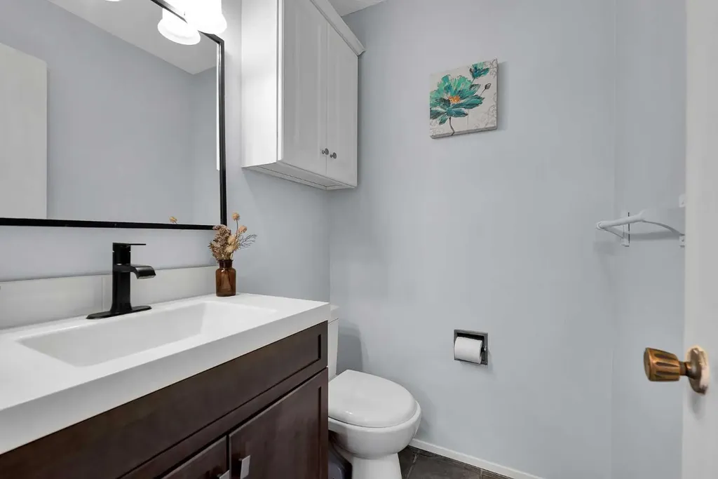 44 Strathclair Rise SW Calgary AB T3H 1G4