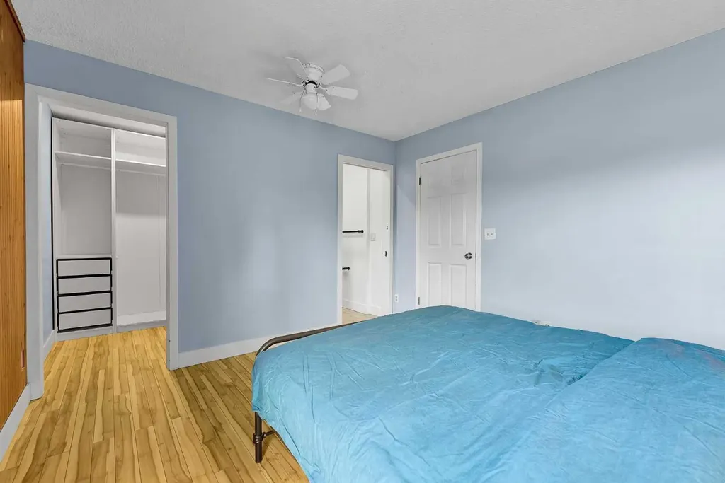 44 Strathclair Rise SW Calgary AB T3H 1G4