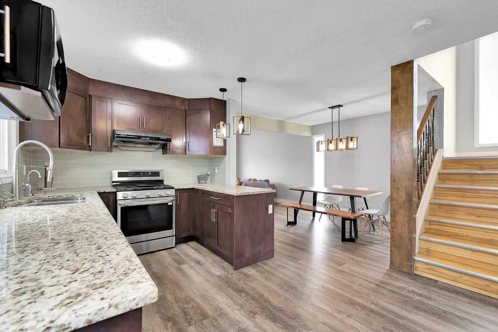 44 Strathclair Rise SW Calgary AB T3H 1G4