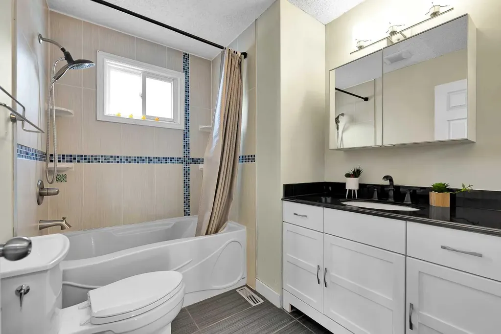 44 Strathclair Rise SW Calgary AB T3H 1G4