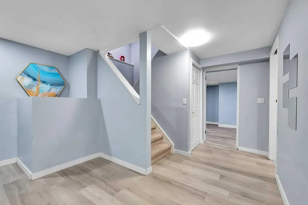 44 Strathclair Rise SW Calgary AB T3H 1G4