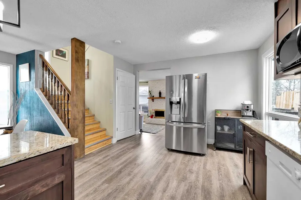 44 Strathclair Rise SW Calgary AB T3H 1G4