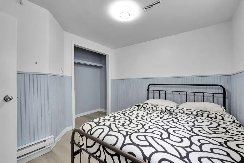 44 Strathclair Rise SW Calgary AB T3H 1G4