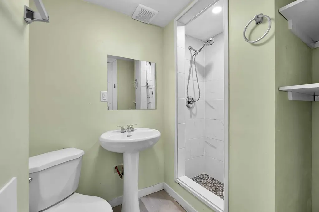 44 Strathclair Rise SW Calgary AB T3H 1G4