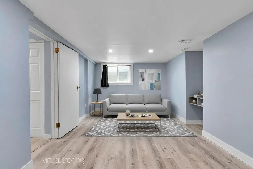 44 Strathclair Rise SW Calgary AB T3H 1G4