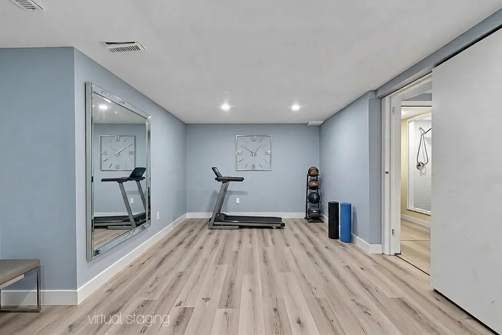 44 Strathclair Rise SW Calgary AB T3H 1G4