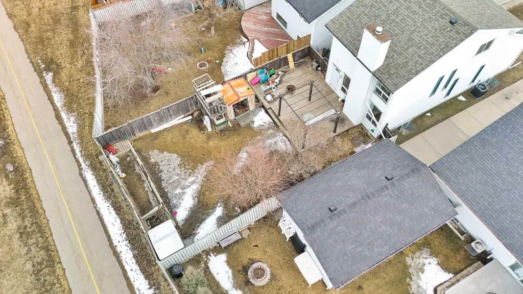 44 Strathclair Rise SW Calgary AB T3H 1G4