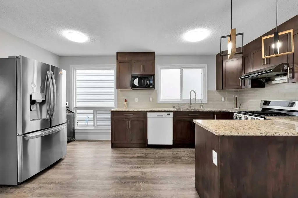 44 Strathclair Rise SW Calgary AB T3H 1G4
