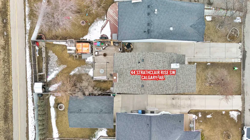 44 Strathclair Rise SW Calgary AB T3H 1G4
