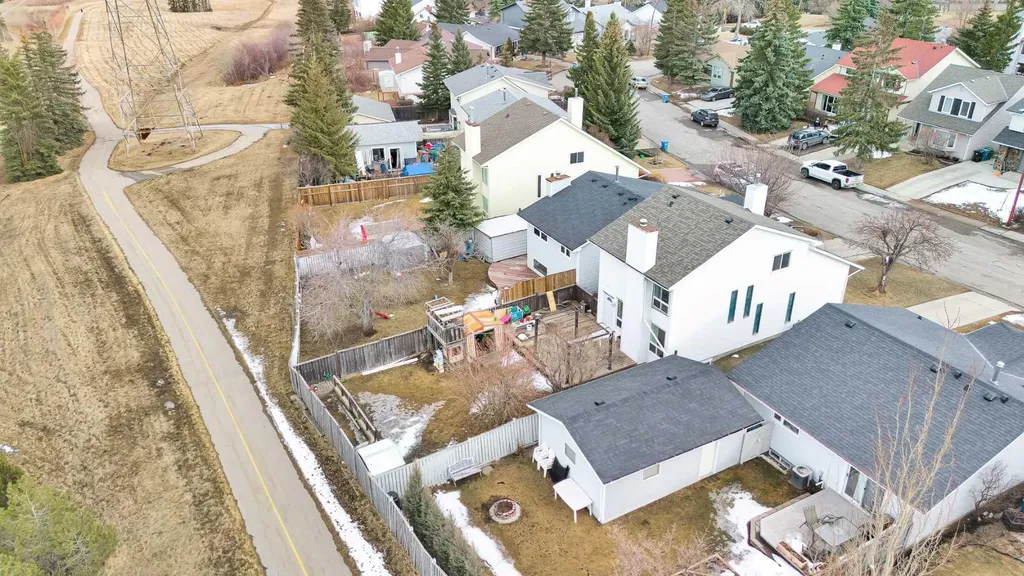 44 Strathclair Rise SW Calgary AB T3H 1G4
