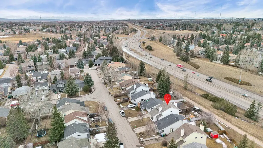 44 Strathclair Rise SW Calgary AB T3H 1G4
