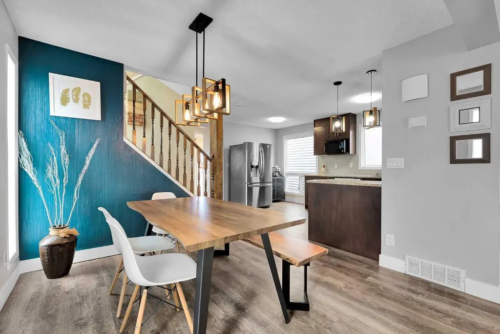 44 Strathclair Rise SW Calgary AB T3H 1G4