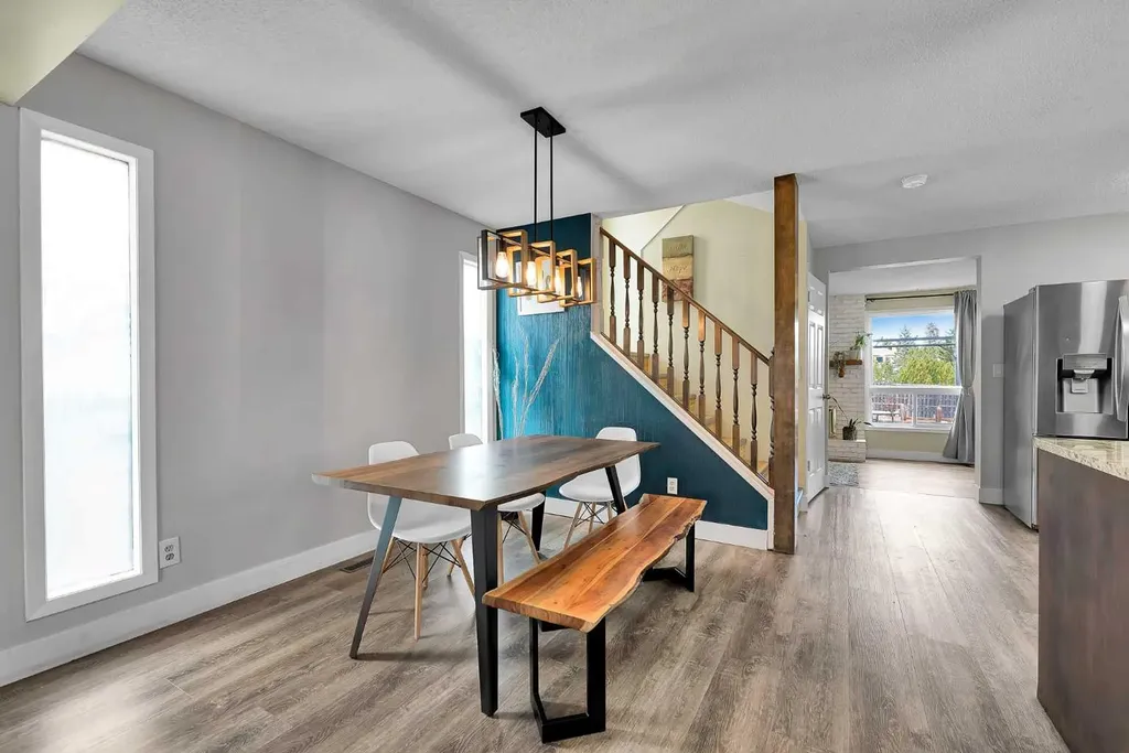 44 Strathclair Rise SW Calgary AB T3H 1G4
