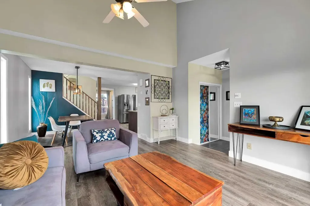44 Strathclair Rise SW Calgary AB T3H 1G4