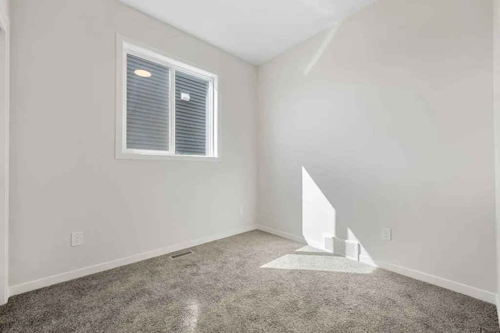 213 Bridgeport Gate Chestermere AB T1X 3E2