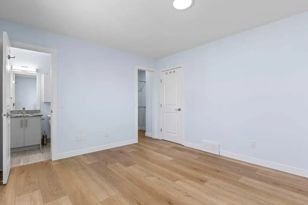 55 Whitehaven Crescent NE Calgary AB T1Y6C4