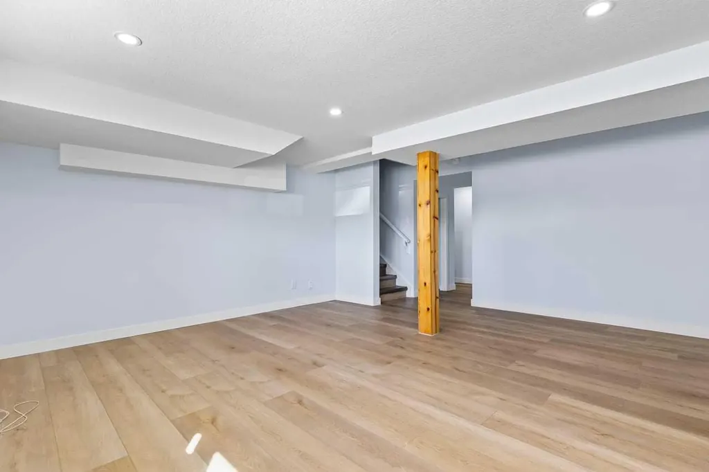 55 Whitehaven Crescent NE Calgary AB T1Y6C4