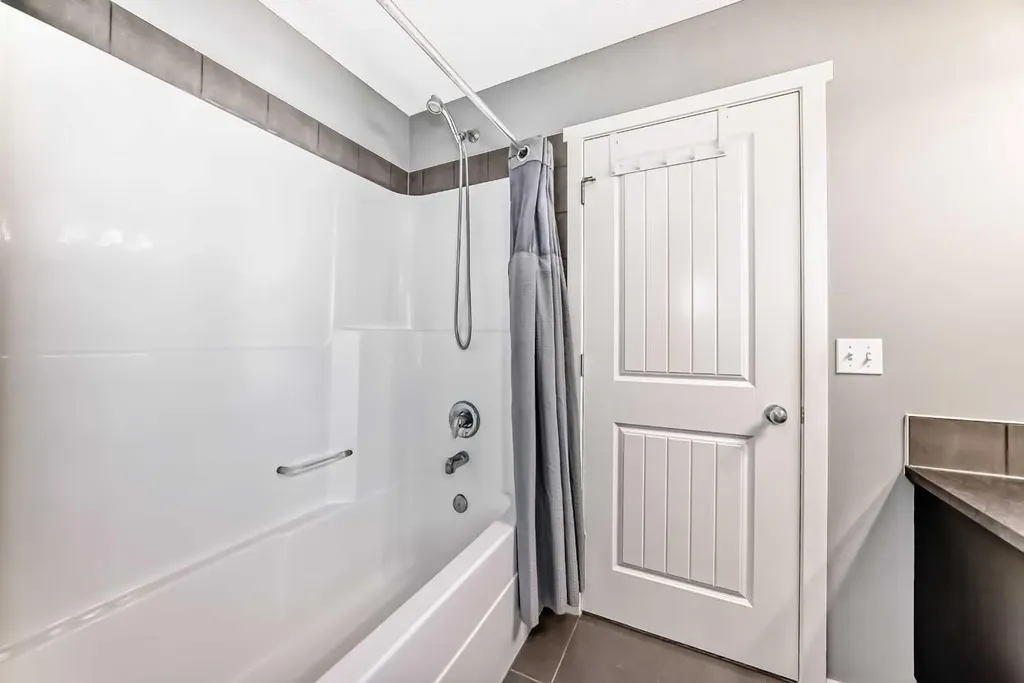 136 Sage Valley Drive NW Calgary AB T3R 0E4