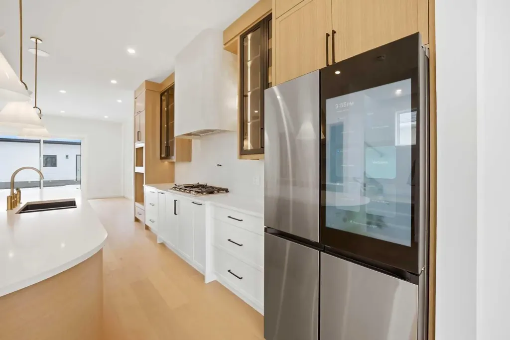 1529 18 Avenue NW Calgary AB T2M 0W9