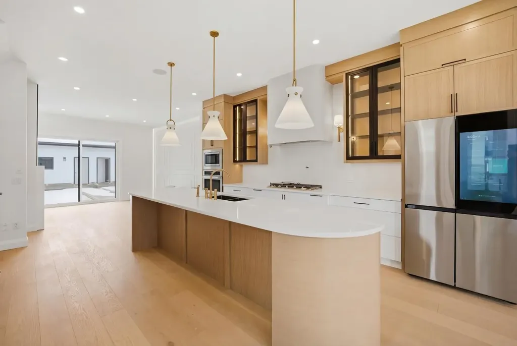 1529 18 Avenue NW Calgary AB T2M 0W9