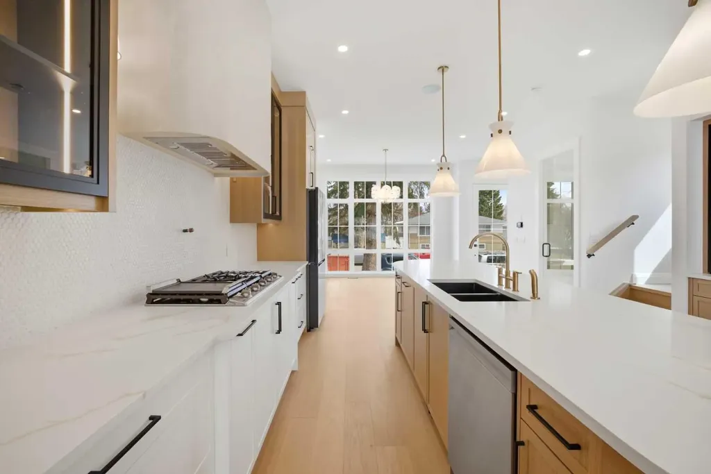 1529 18 Avenue NW Calgary AB T2M 0W9