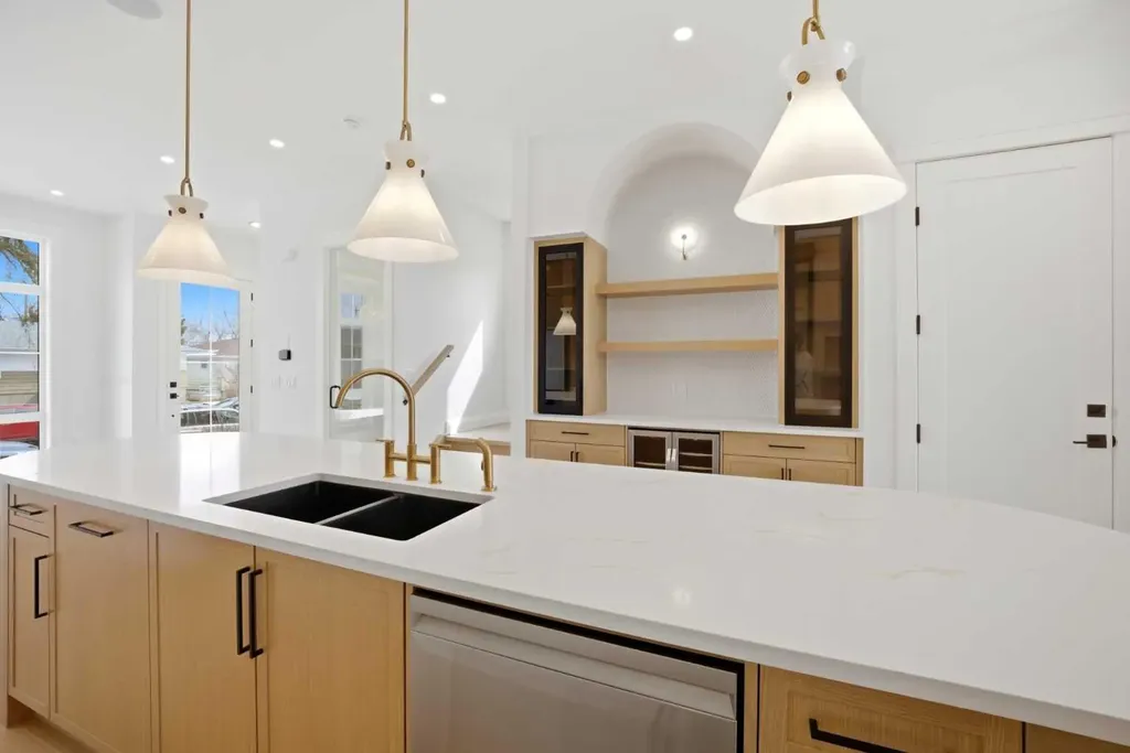 1529 18 Avenue NW Calgary AB T2M 0W9