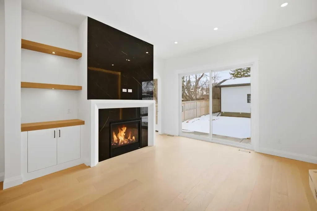 1529 18 Avenue NW Calgary AB T2M 0W9