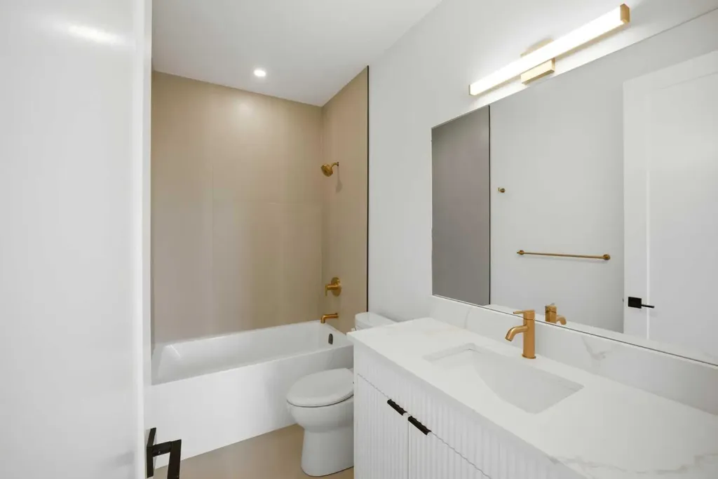 1529 18 Avenue NW Calgary AB T2M 0W9