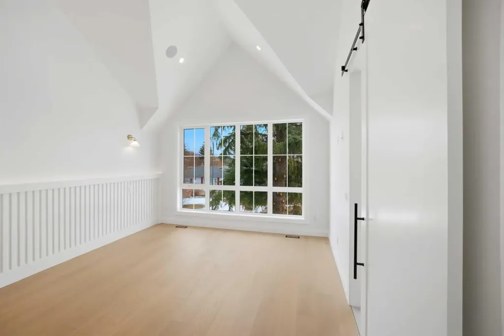1529 18 Avenue NW Calgary AB T2M 0W9