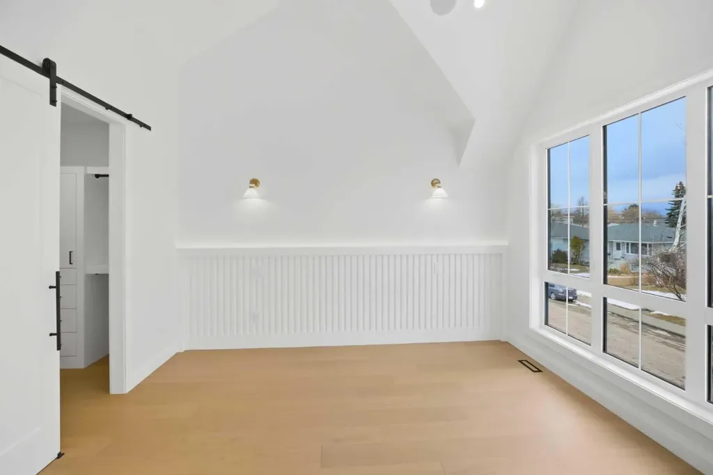 1529 18 Avenue NW Calgary AB T2M 0W9