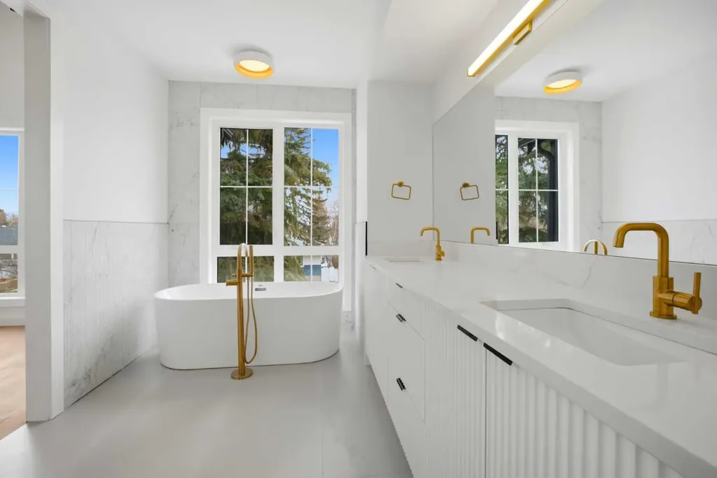 1529 18 Avenue NW Calgary AB T2M 0W9