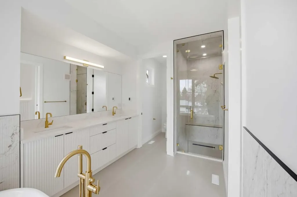 1529 18 Avenue NW Calgary AB T2M 0W9