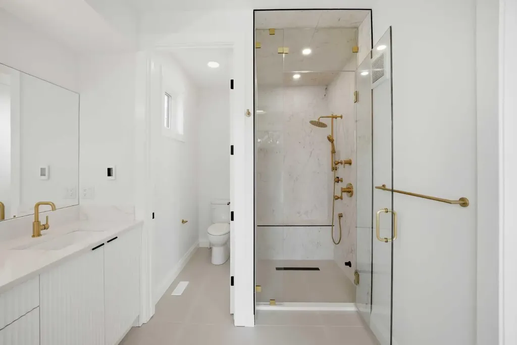 1529 18 Avenue NW Calgary AB T2M 0W9
