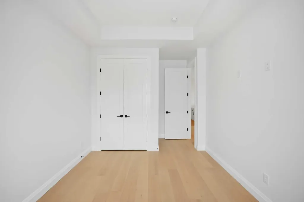 1529 18 Avenue NW Calgary AB T2M 0W9