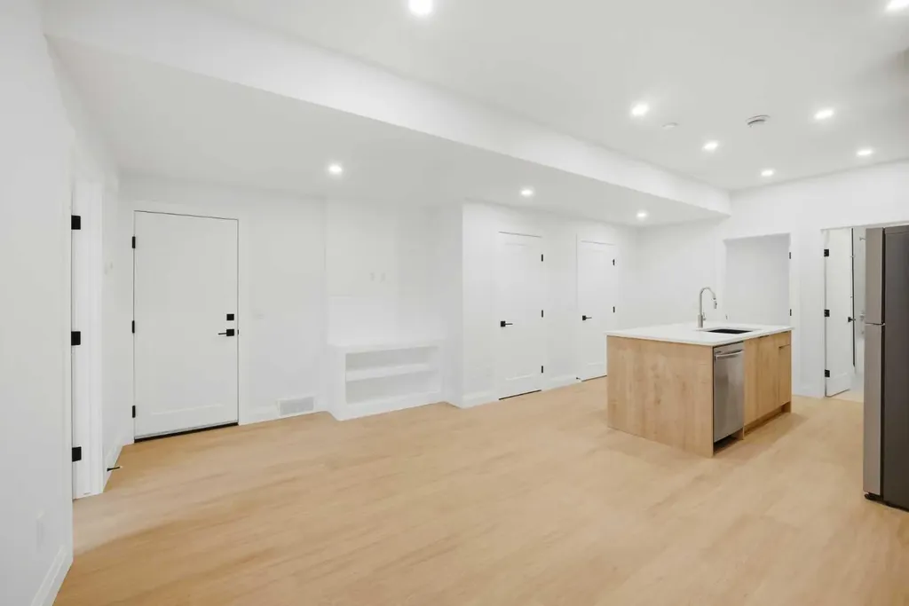 1529 18 Avenue NW Calgary AB T2M 0W9