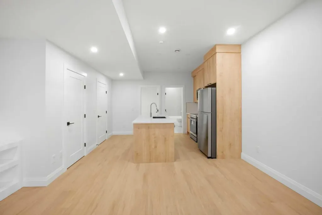 1529 18 Avenue NW Calgary AB T2M 0W9