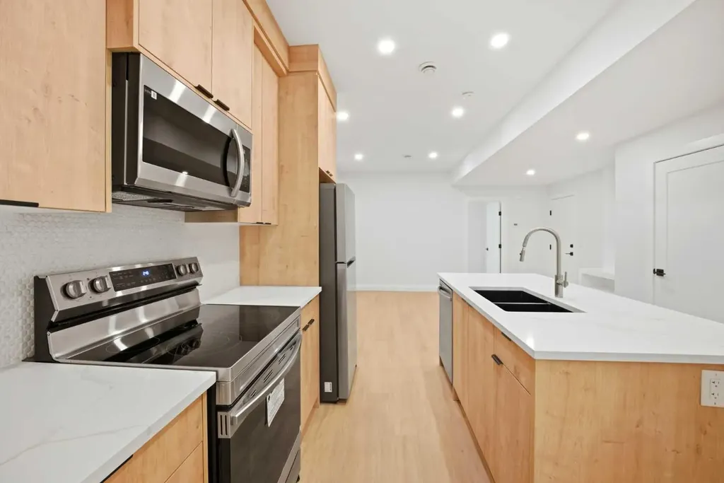 1529 18 Avenue NW Calgary AB T2M 0W9