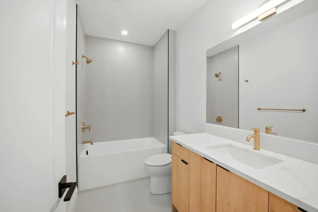 1529 18 Avenue NW Calgary AB T2M 0W9