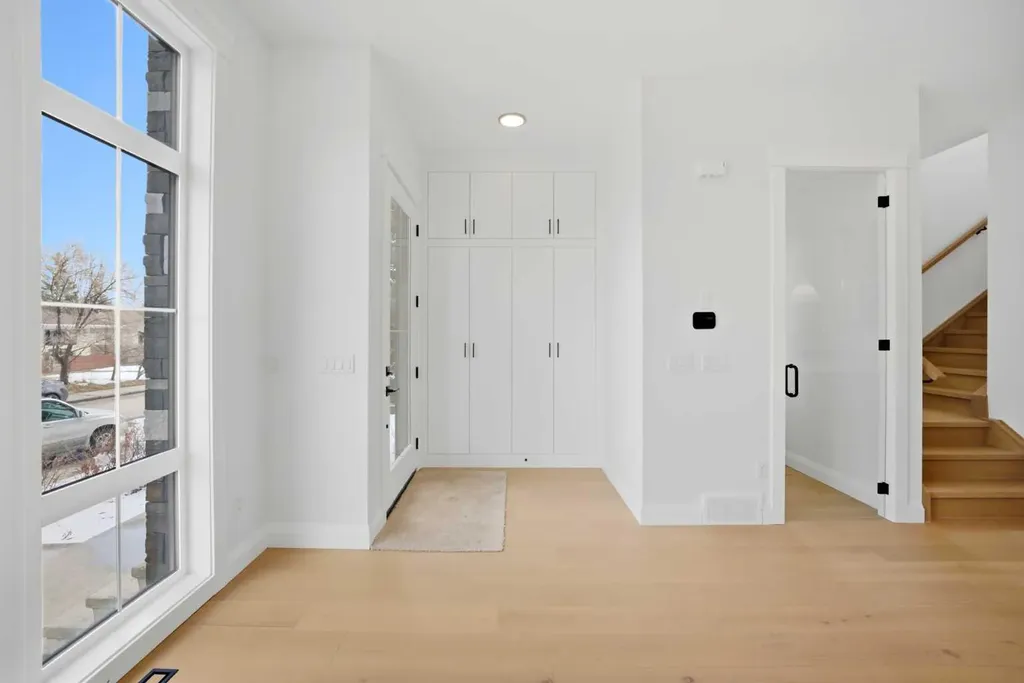 1529 18 Avenue NW Calgary AB T2M 0W9