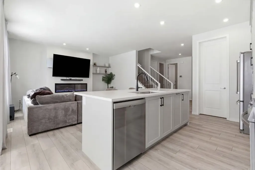 54 Belmont Manor SW Calgary AB T2X 5E4