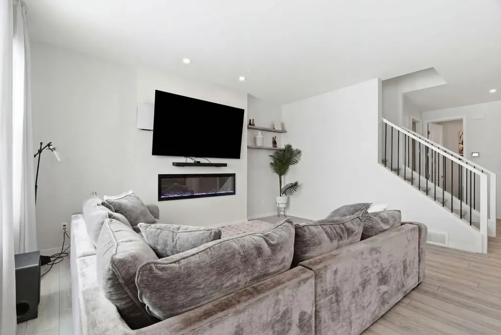 54 Belmont Manor SW Calgary AB T2X 5E4