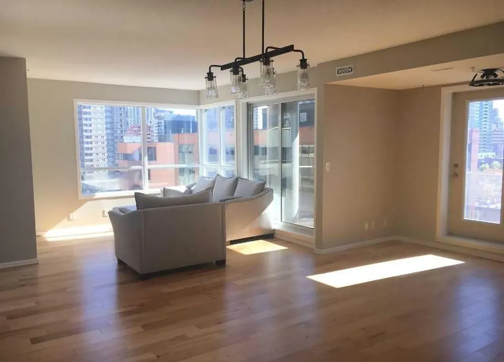 683 10 Street SW Calgary AB T2P5G3