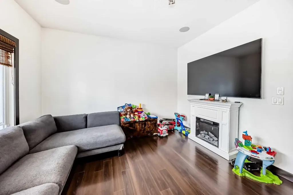 17 Redstone Common NE Calgary AB T3N 0K3