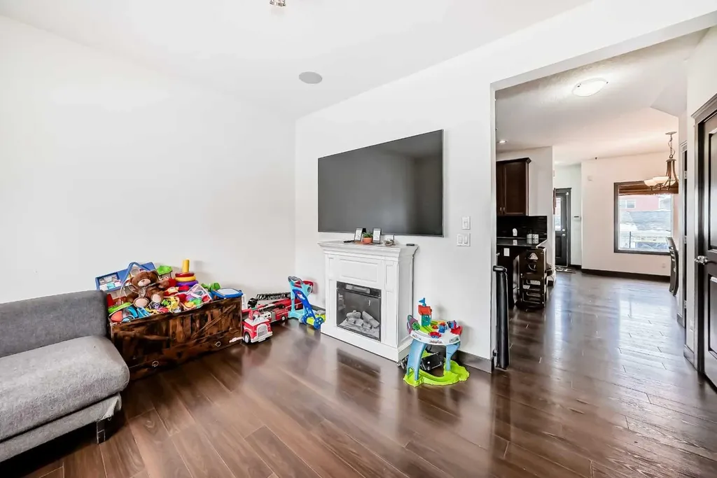 17 Redstone Common NE Calgary AB T3N 0K3