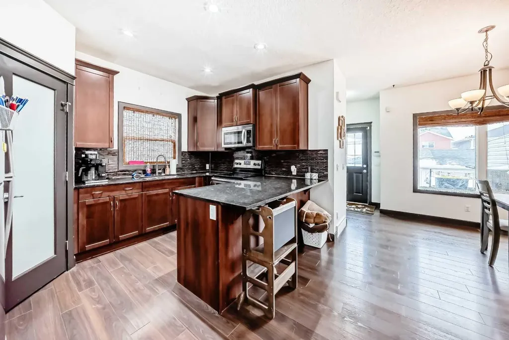 17 Redstone Common NE Calgary AB T3N 0K3